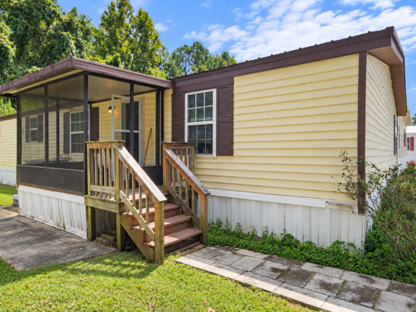Classic Comfort With Room To Make It Yours 🏡🤎